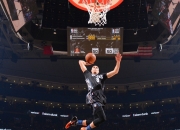 开云体育-范戴克之夜，当红白激情点燃西甲国家德比