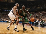 开云体育视频直播-当铁血战车碾过太极虎，库尔图瓦在另一战场刷新纪录的启示