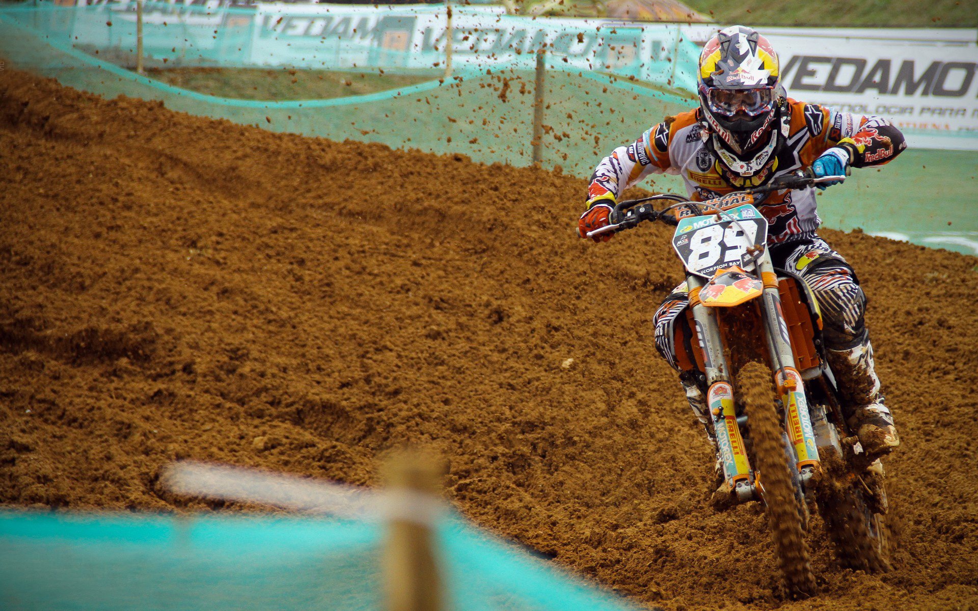 赛道上的血脉压制,红牛一队轻取二队,阿隆索展现绝对统治力